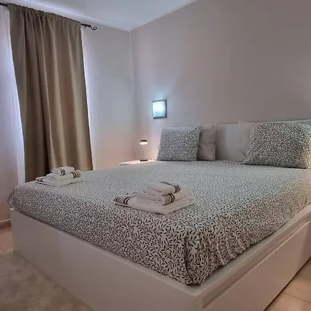 Bouganville - With Terrace & Shared Pool Lejlighed *