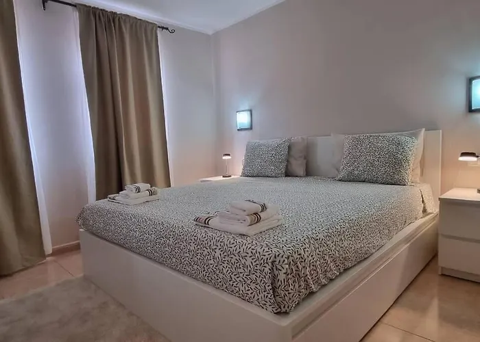 Bouganville - With Terrace & Shared Pool Apartamento *